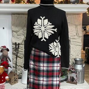 Ann-taylor Women's Black and White Jumper